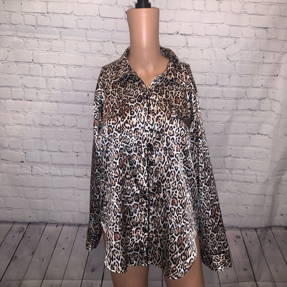 Victoria's Secret Tops - Victorias Secret Cheetah Print Button Down sz S